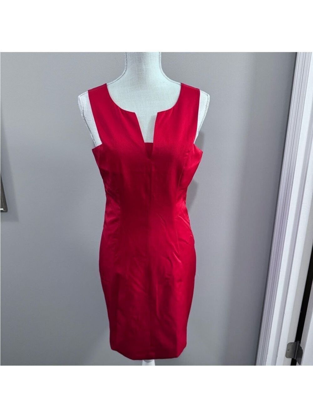 NWT Moi Red Sleeveless Sheath Dress Square Neck Mini. Size M